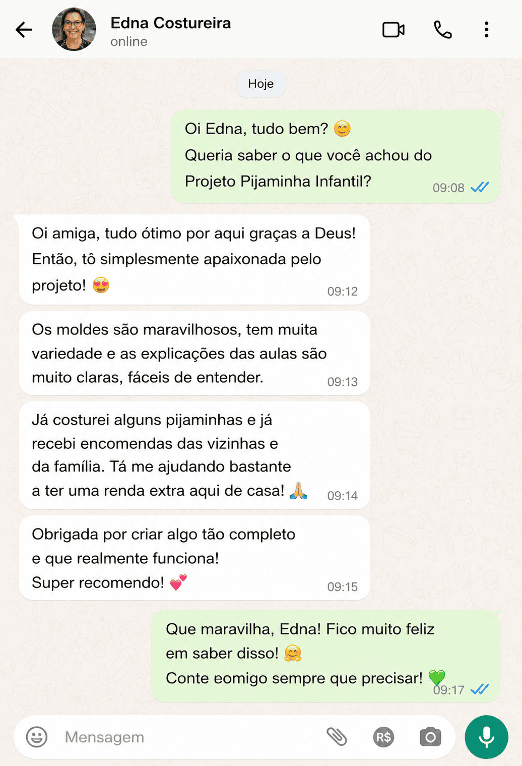 Conversa de WhatsApp com Edna, aluna do Projeto Pijaminha Infantil, contando que está apaixonada pelo projeto e já recebe encomendas de vizinhas e da família
